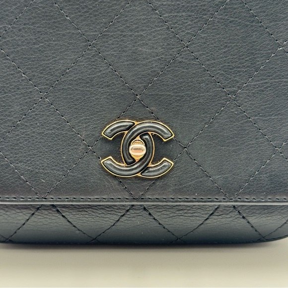 (SOLD) Chanel 19B Veau Grain Black Flap Bag W Gold (Full Set W Receipt & Tags) - Picture 11 of 16